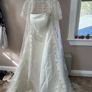 David’s Bridal Wedding Dress # 9V8336